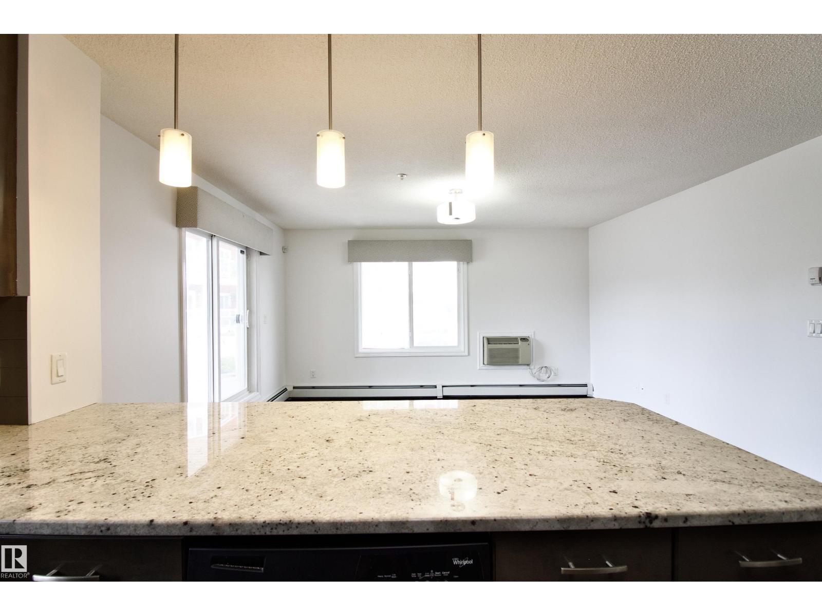 Photo 18 of 102 2203 44 Av Nw, Edmonton AB