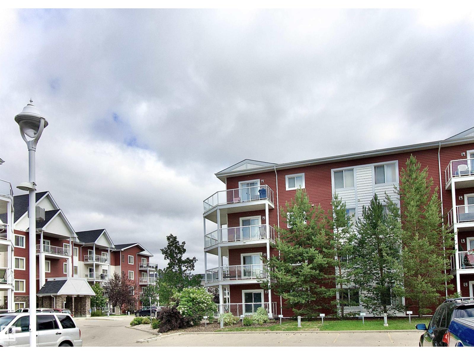 Photo 3 of 102 2203 44 Av Nw, Edmonton AB