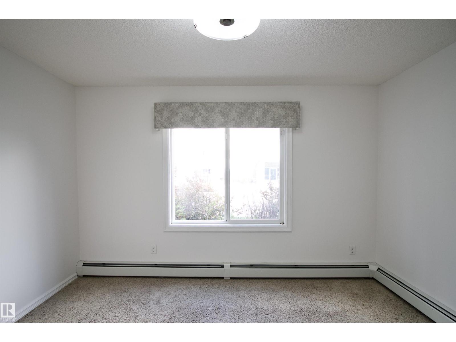 Photo 32 of 102 2203 44 Av Nw, Edmonton AB