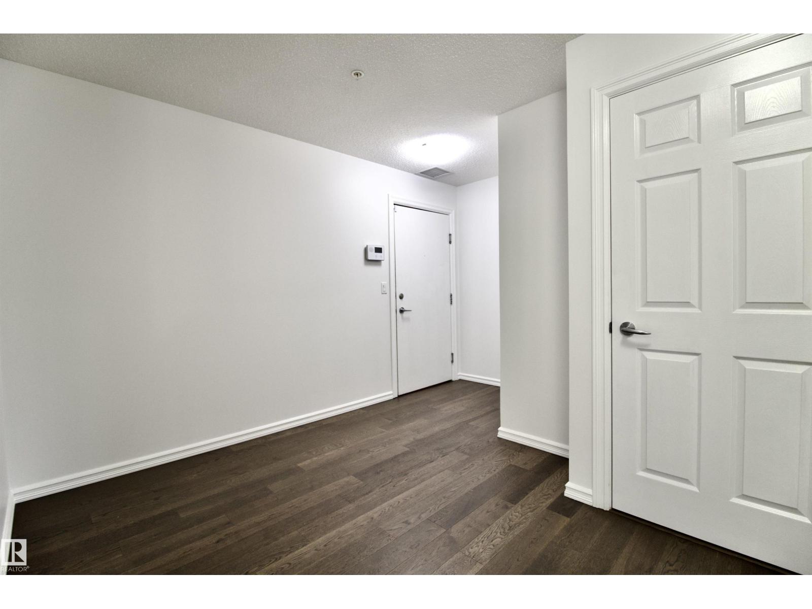 Photo 7 of 102 2203 44 Av Nw, Edmonton AB