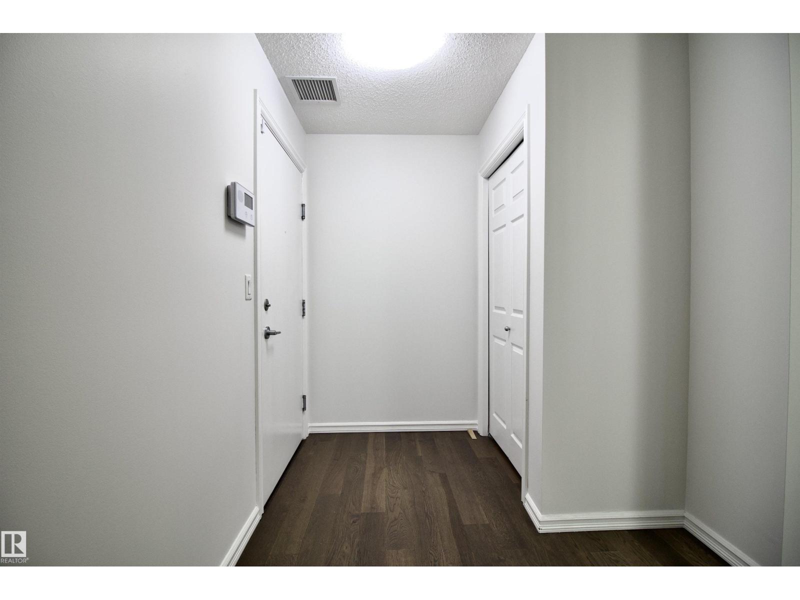 Photo 8 of 102 2203 44 Av Nw, Edmonton AB