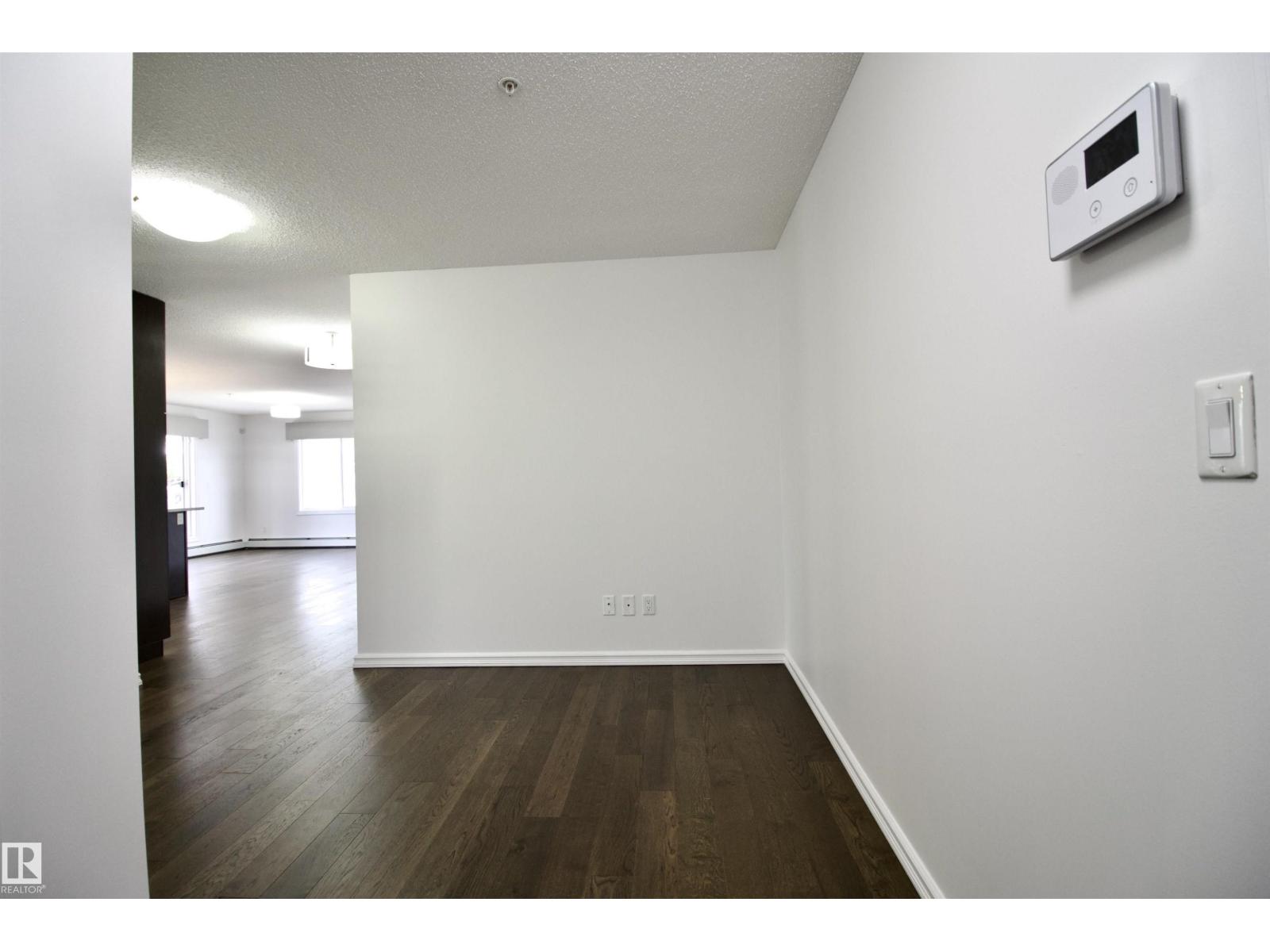 Photo 9 of 102 2203 44 Av Nw, Edmonton AB