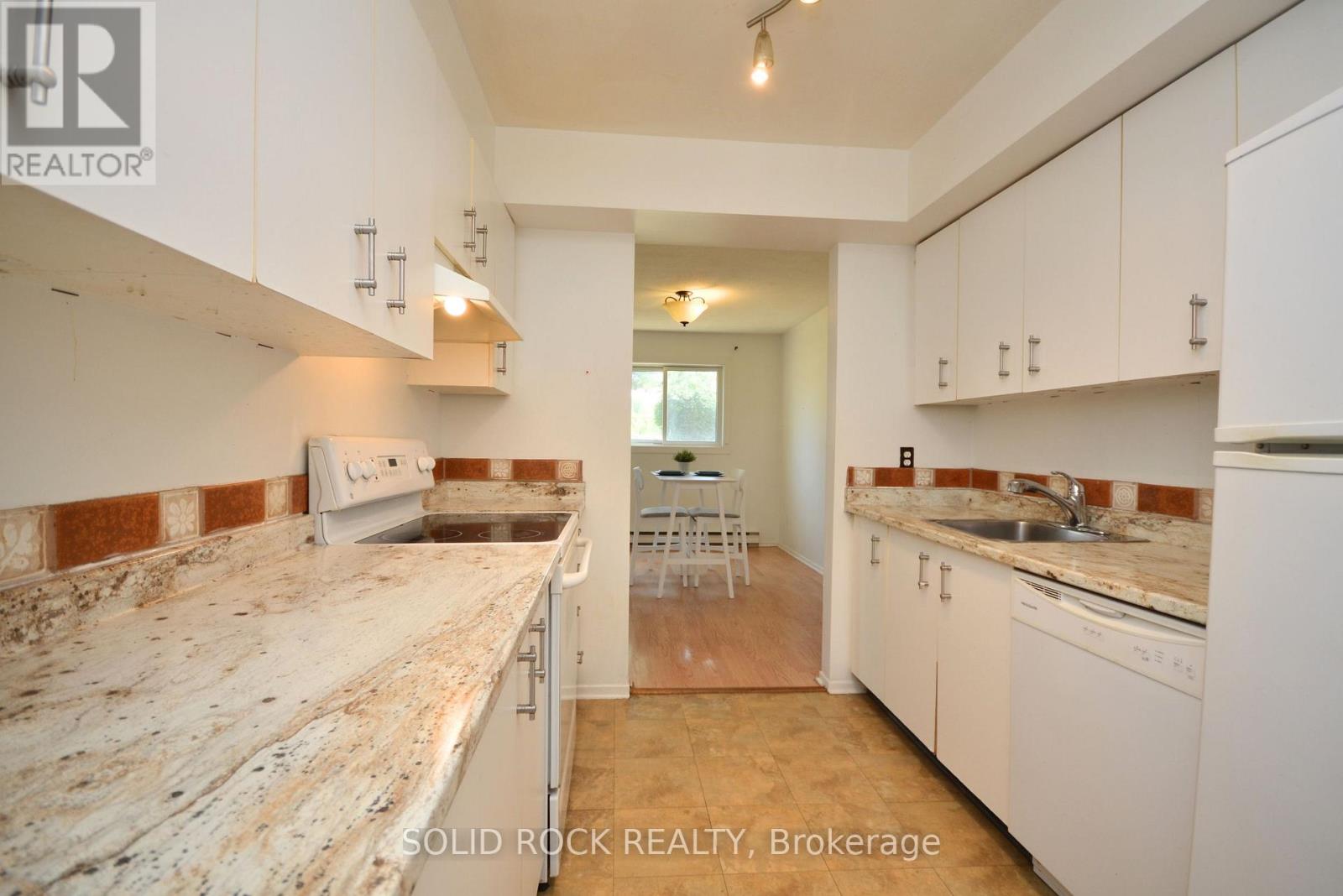 Photo 14 of 124 316 Lorry Greenberg Drive, Ottawa ON