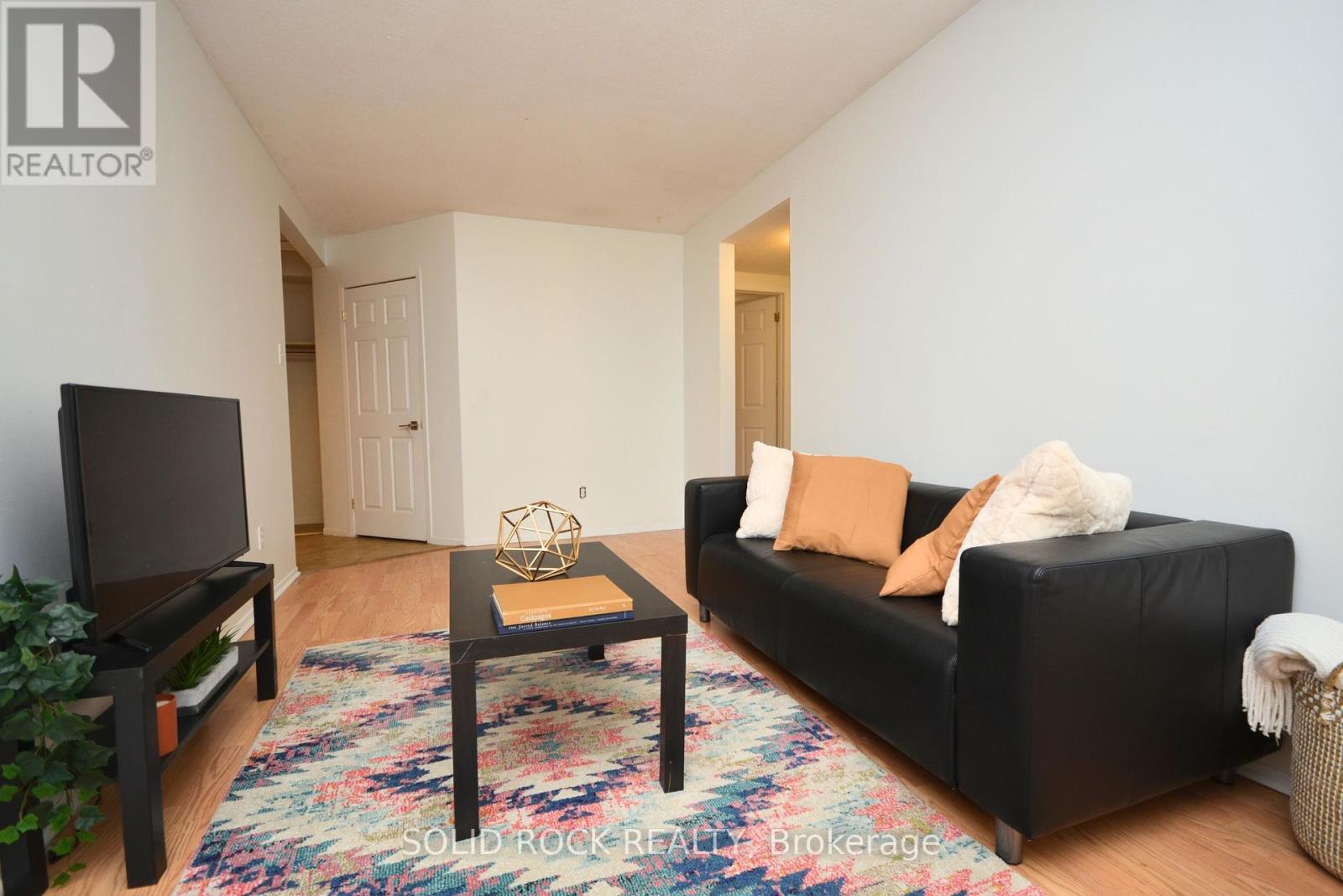 Photo 12 of 124 316 Lorry Greenberg Drive, Ottawa ON