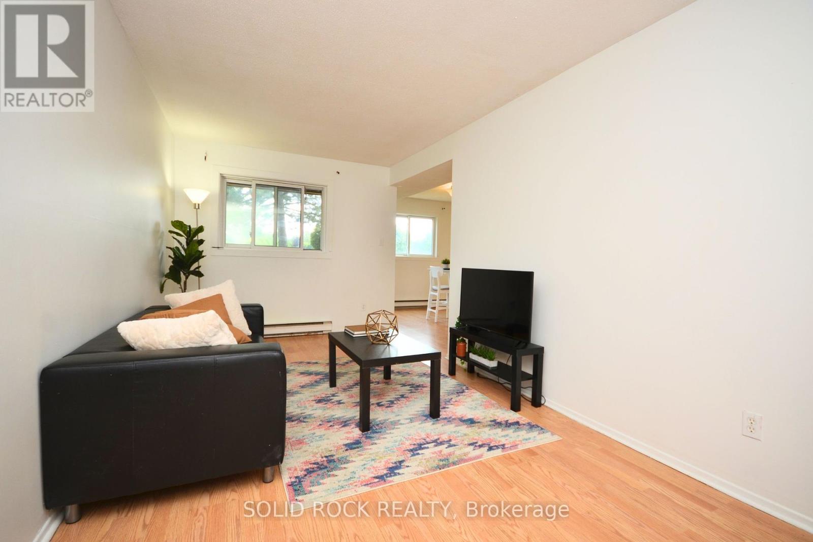 Photo 4 of 124 316 Lorry Greenberg Drive, Ottawa ON