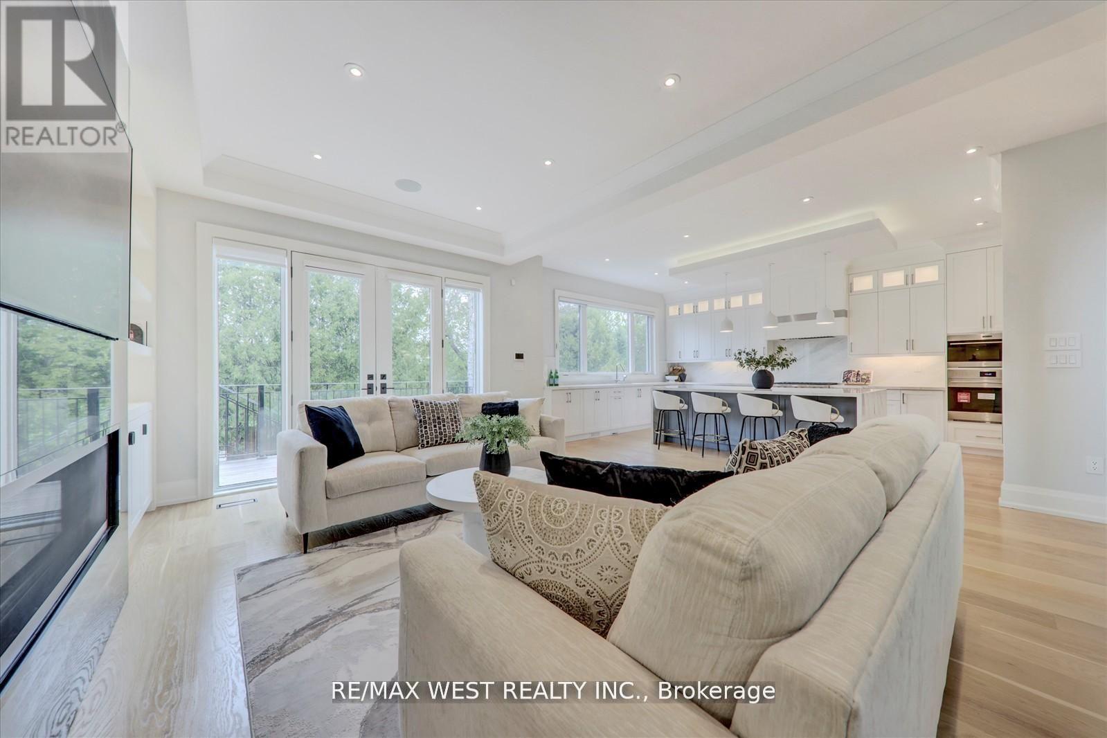 Photo 5 of 232 Ellerslie Avenue, Toronto ON