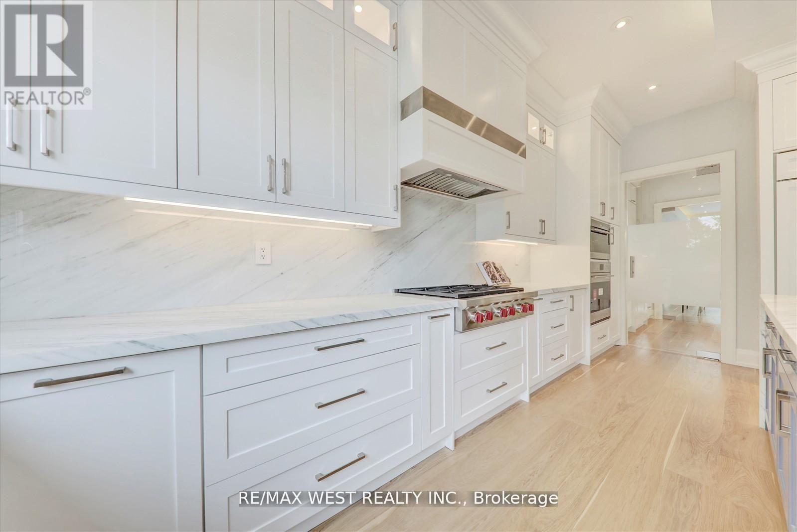 Photo 3 of 232 Ellerslie Avenue, Toronto ON