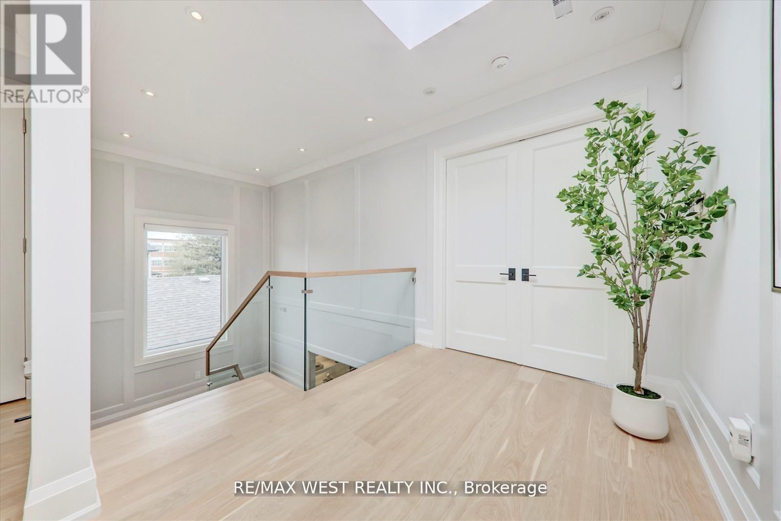 Photo 16 of 232 Ellerslie Avenue, Toronto ON