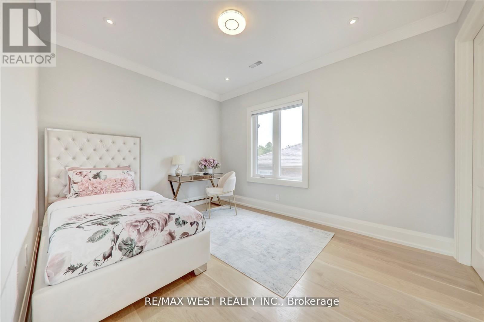 Photo 23 of 232 Ellerslie Avenue, Toronto ON