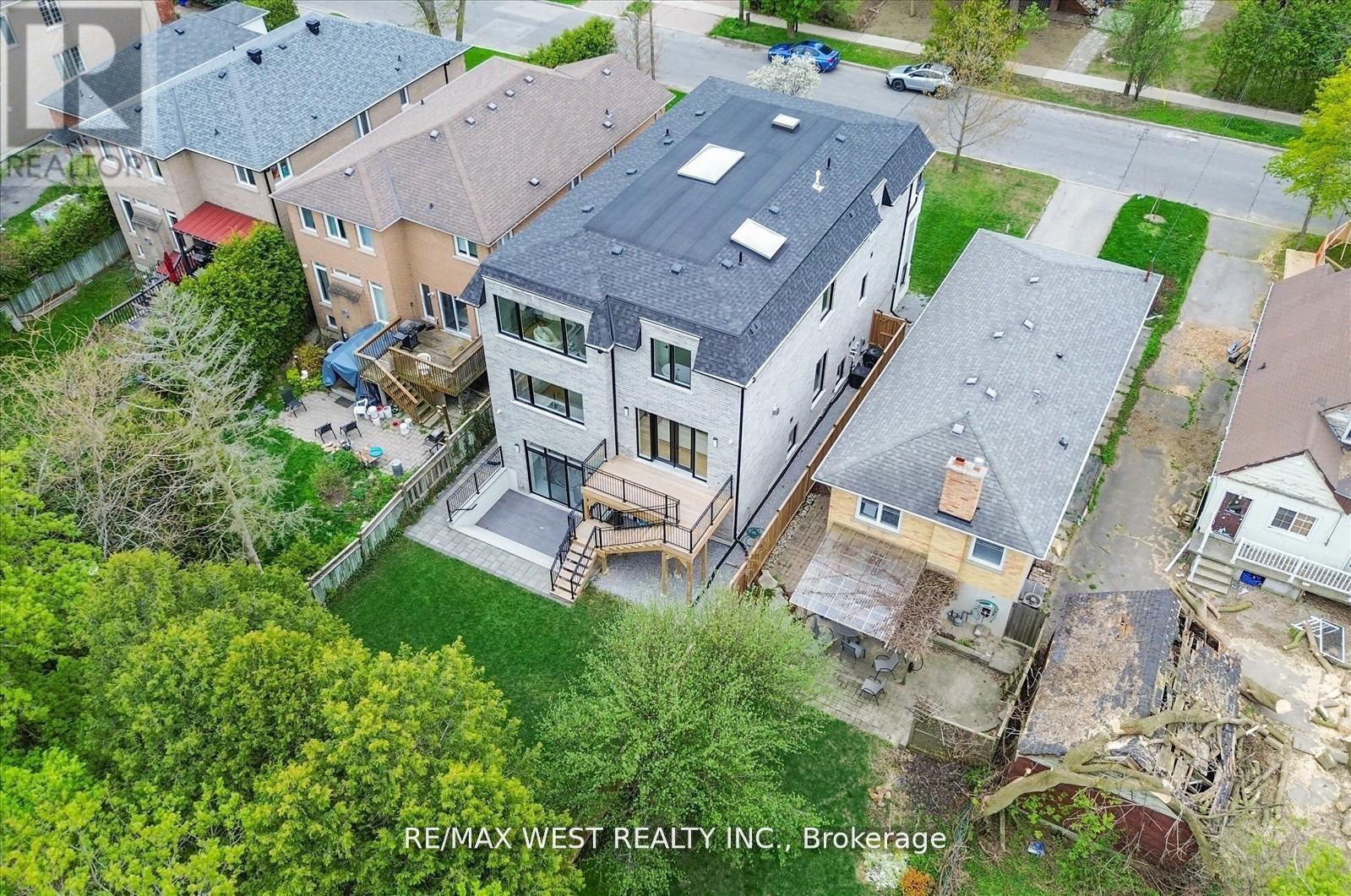 Photo 18 of 232 Ellerslie Avenue, Toronto ON
