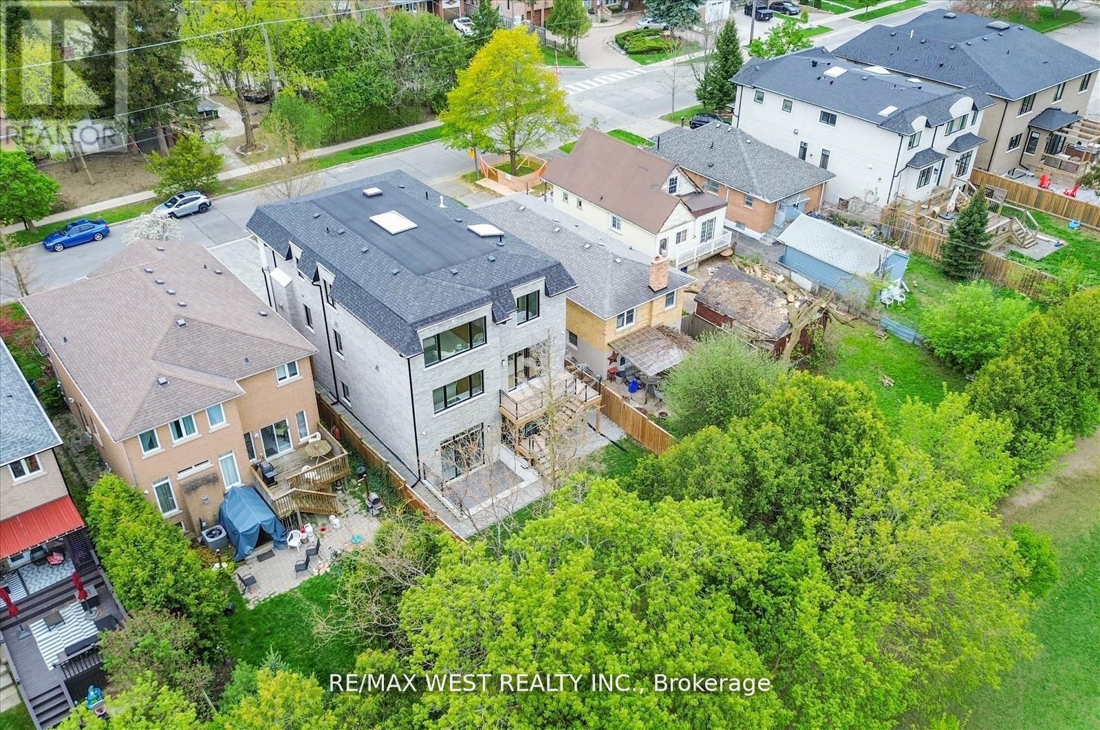 Photo 7 of 232 Ellerslie Avenue, Toronto ON