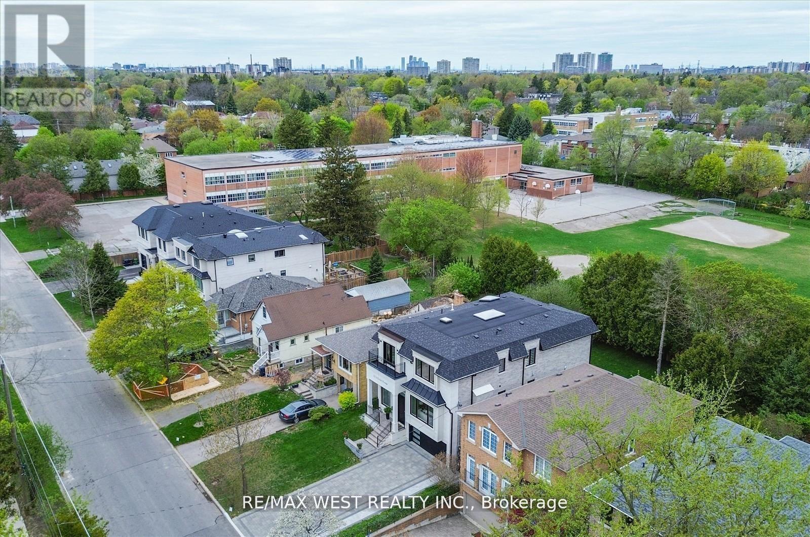 Photo 38 of 232 Ellerslie Avenue, Toronto ON
