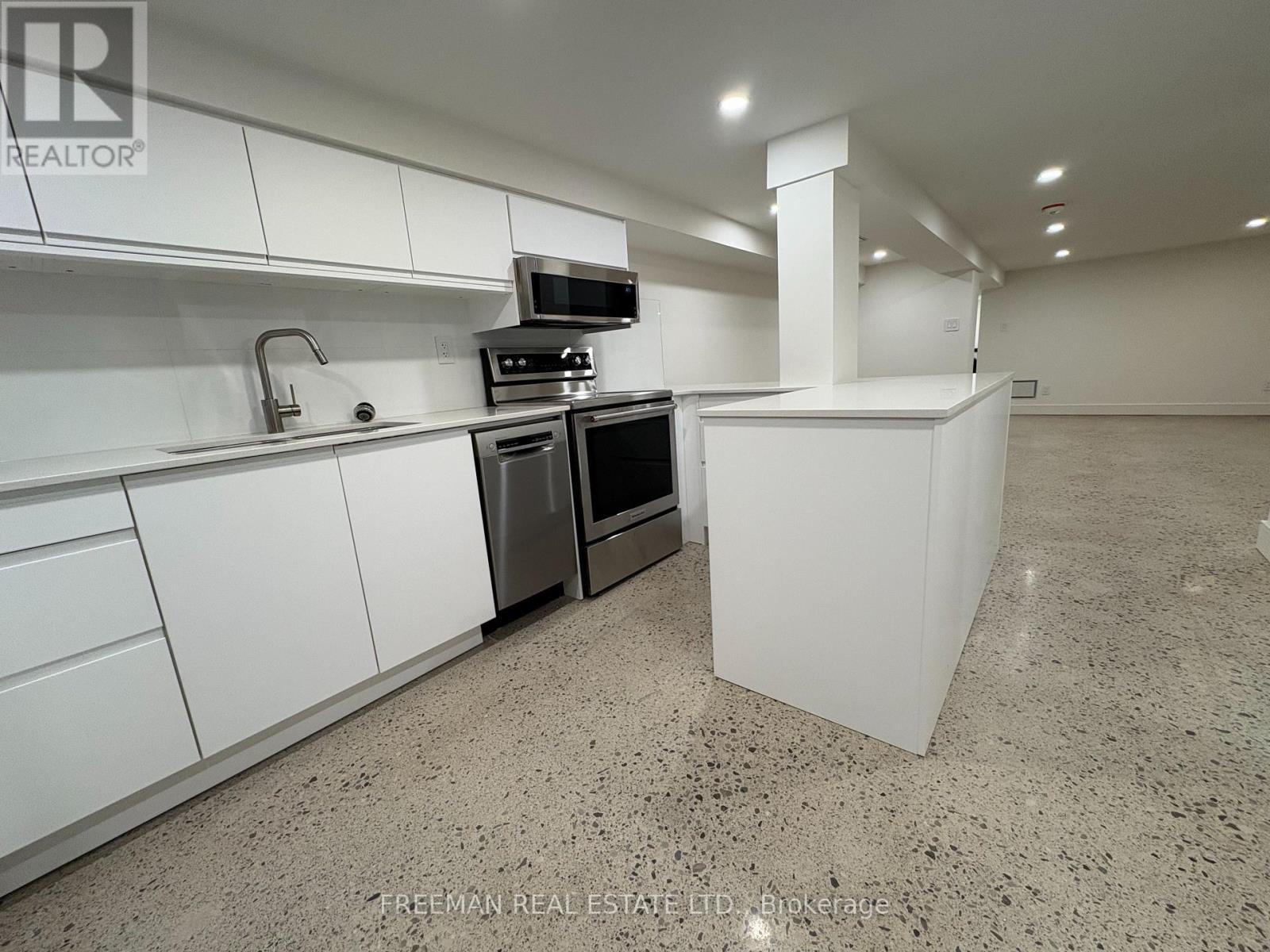 Photo 6 of Basement Unit 534 Clinton Street, Toronto ON