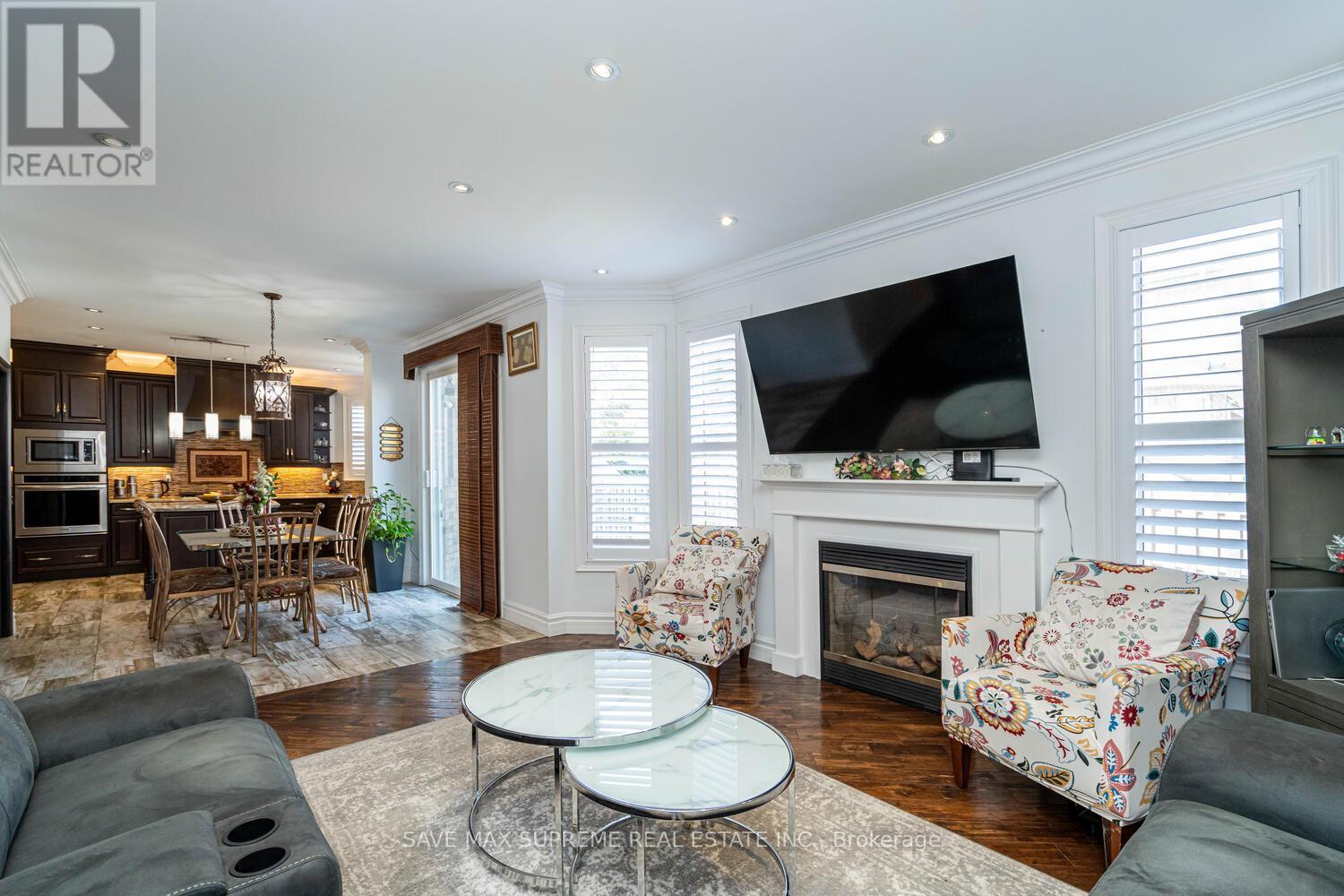 Photo 4 of 424 Tonelli Lane, Milton ON