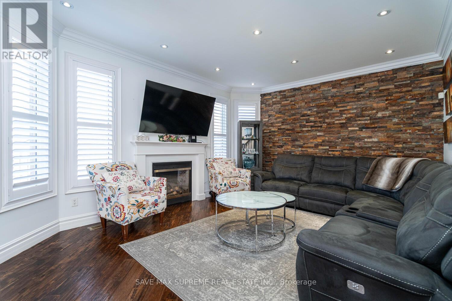 Photo 19 of 424 Tonelli Lane, Milton ON
