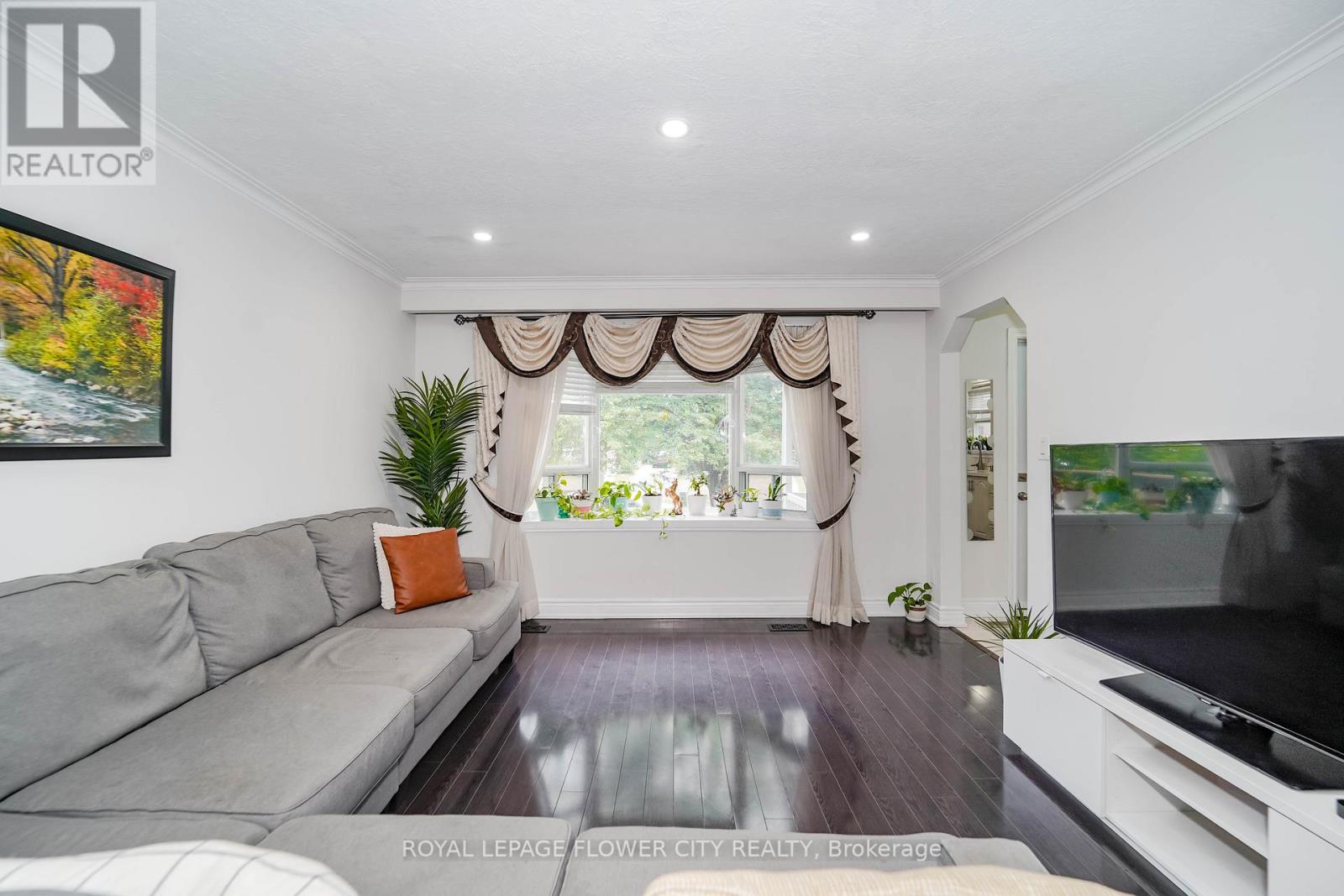 Photo 23 of 16 Scranton Road, Toronto ON