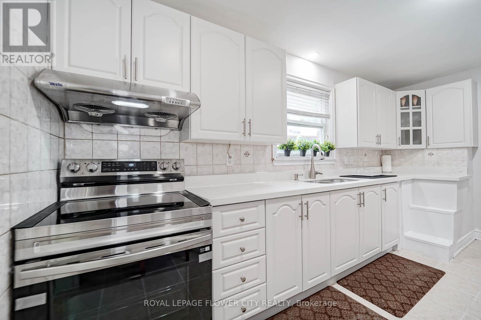 Photo 33 of 16 Scranton Road, Toronto ON