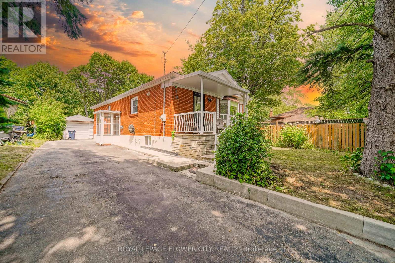 Photo 7 of 16 Scranton Road, Toronto ON