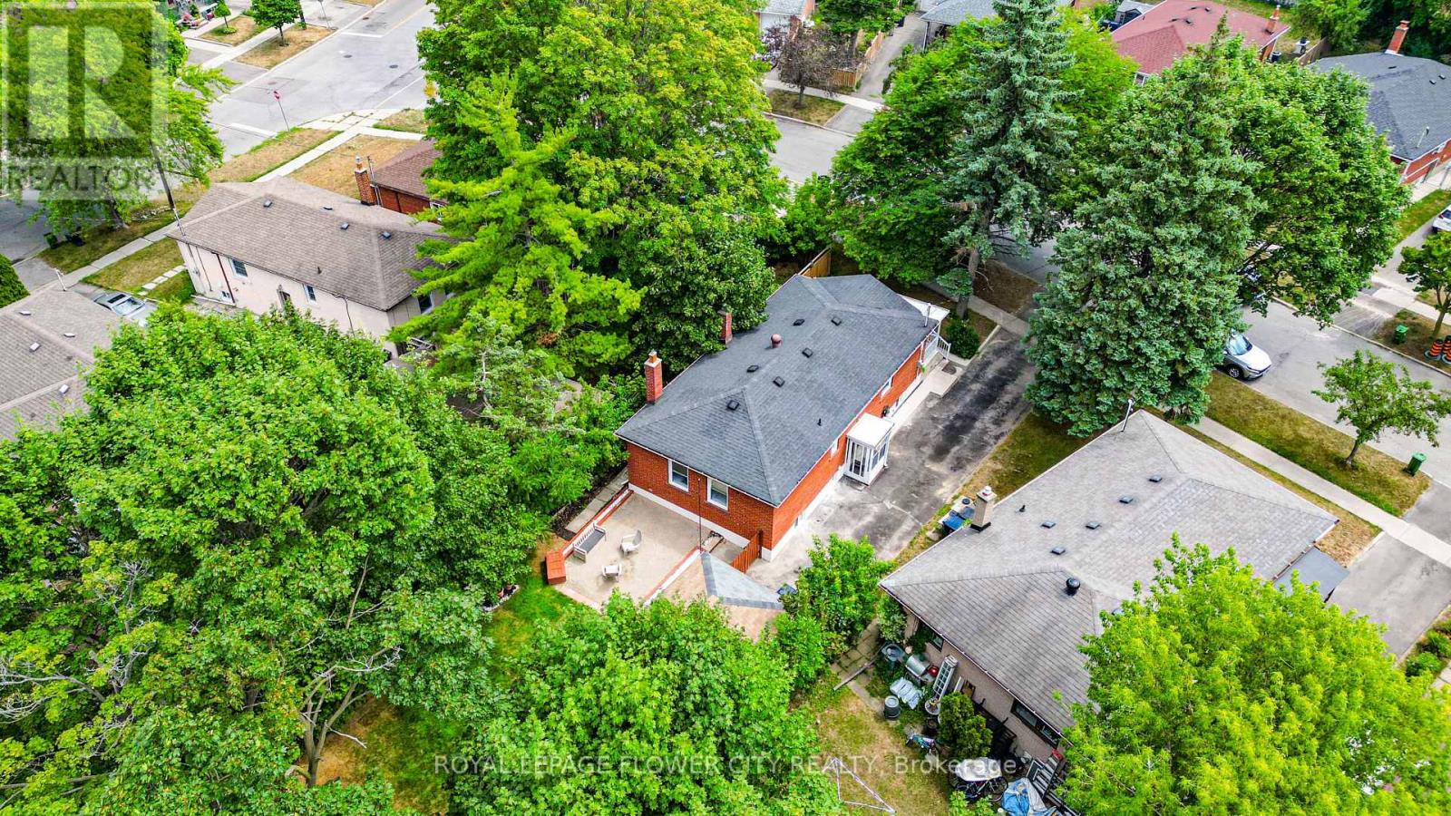 Photo 34 of 16 Scranton Road, Toronto ON
