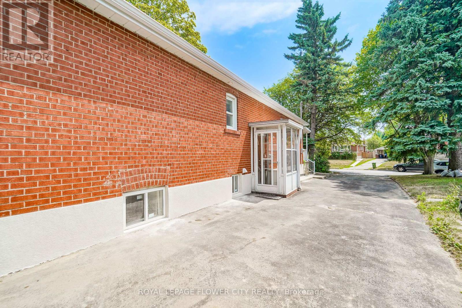 Photo 18 of 16 Scranton Road, Toronto ON