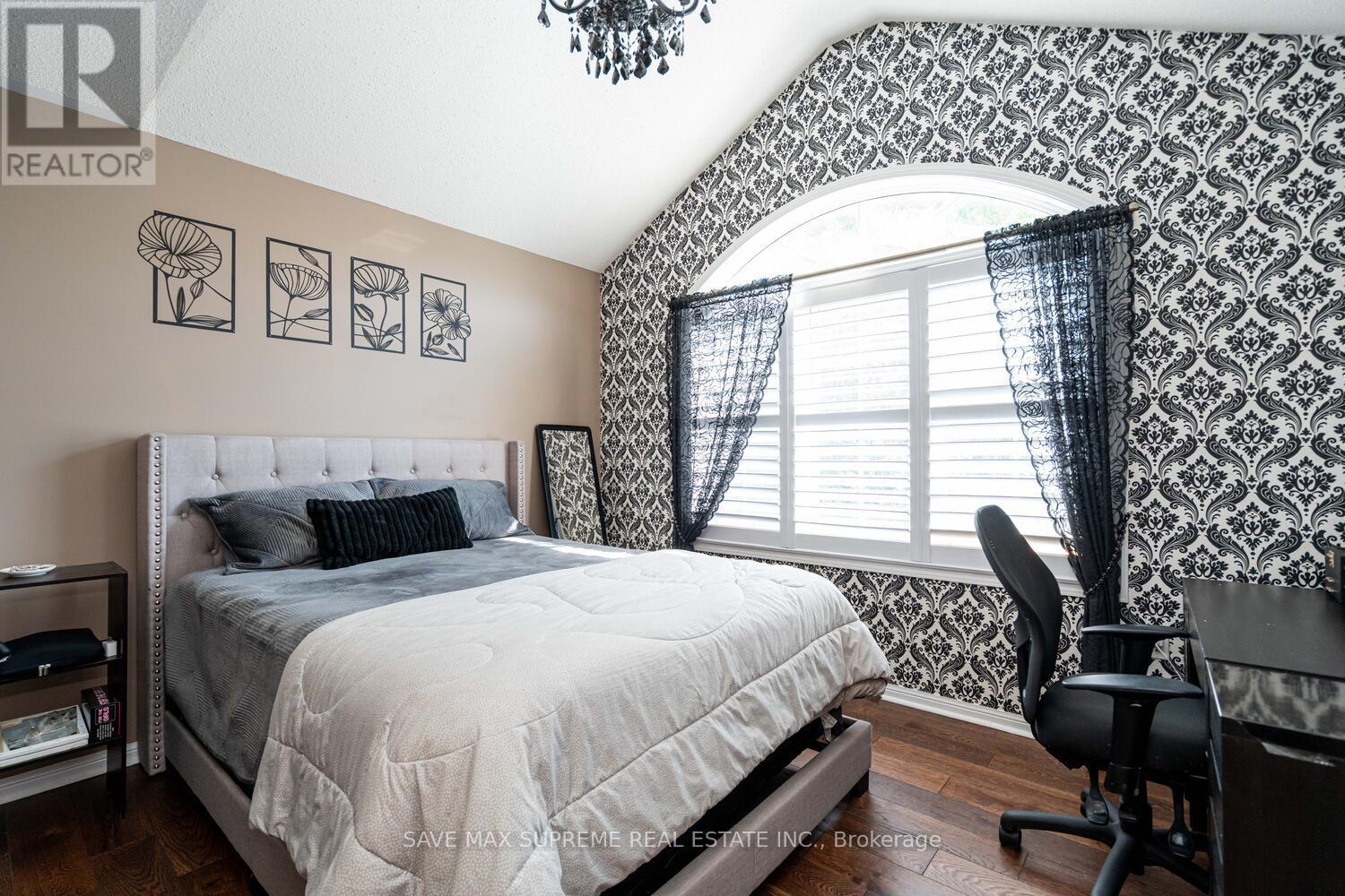 Photo 11 of 424 Tonelli Lane, Milton ON