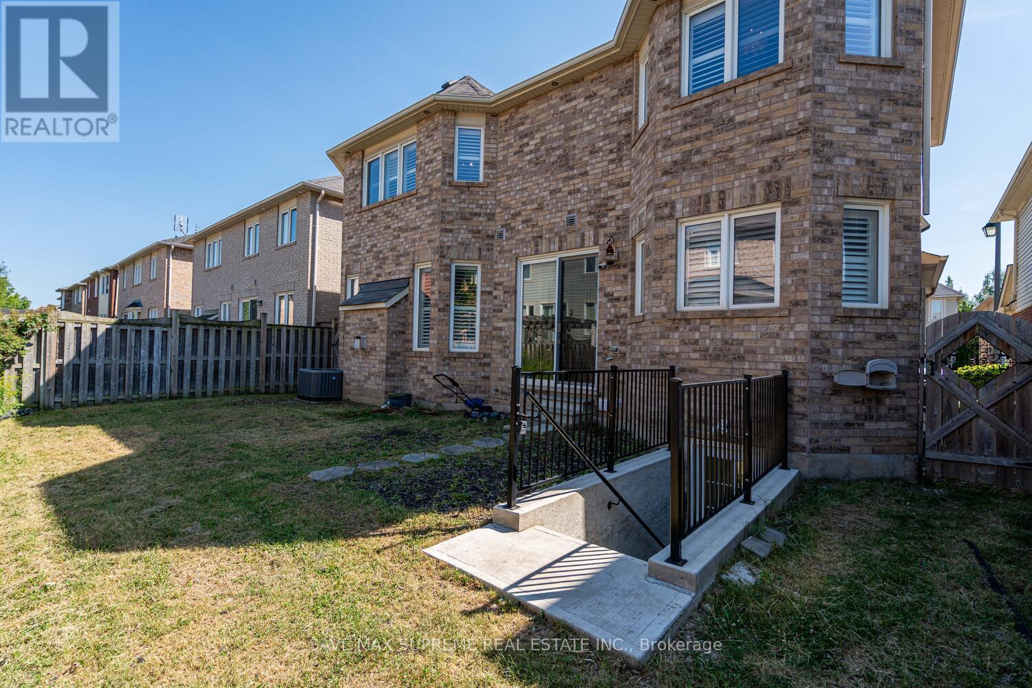 Photo 17 of 424 Tonelli Lane, Milton ON