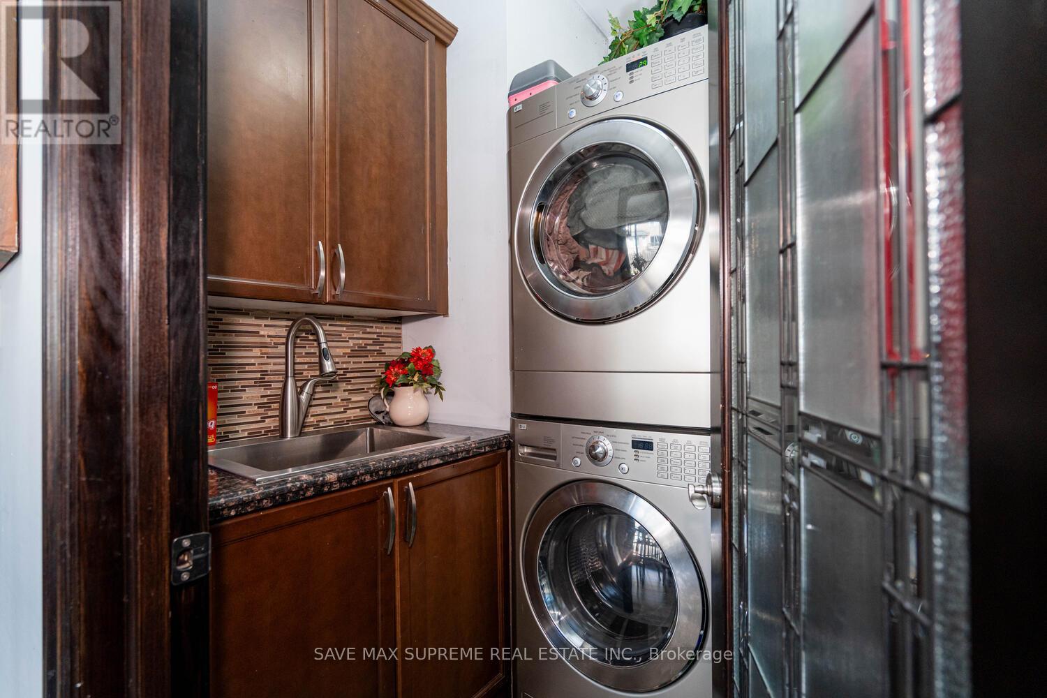 Photo 31 of 424 Tonelli Lane, Milton ON