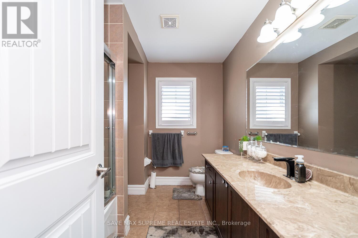 Photo 12 of 424 Tonelli Lane, Milton ON