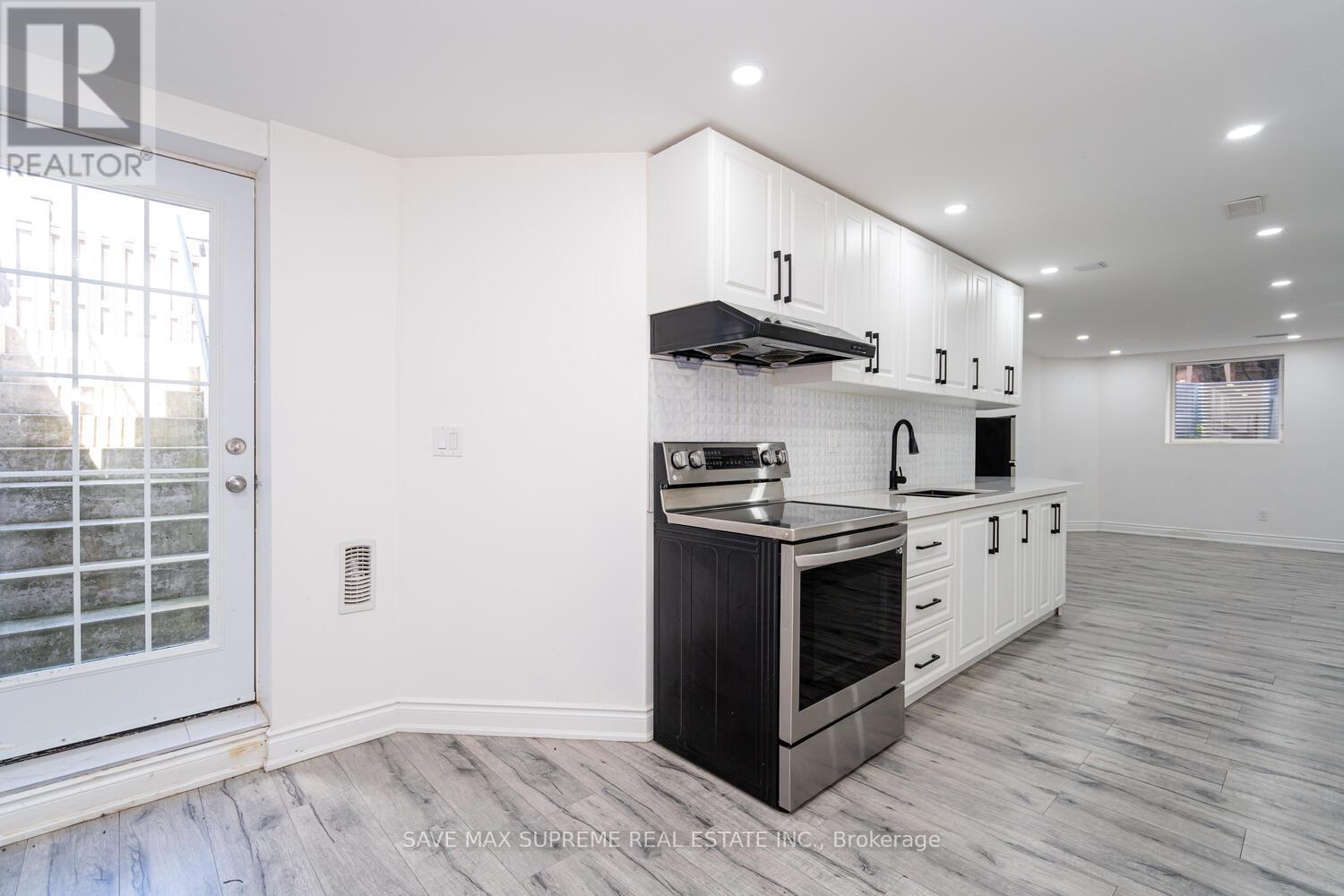 Photo 36 of 424 Tonelli Lane, Milton ON