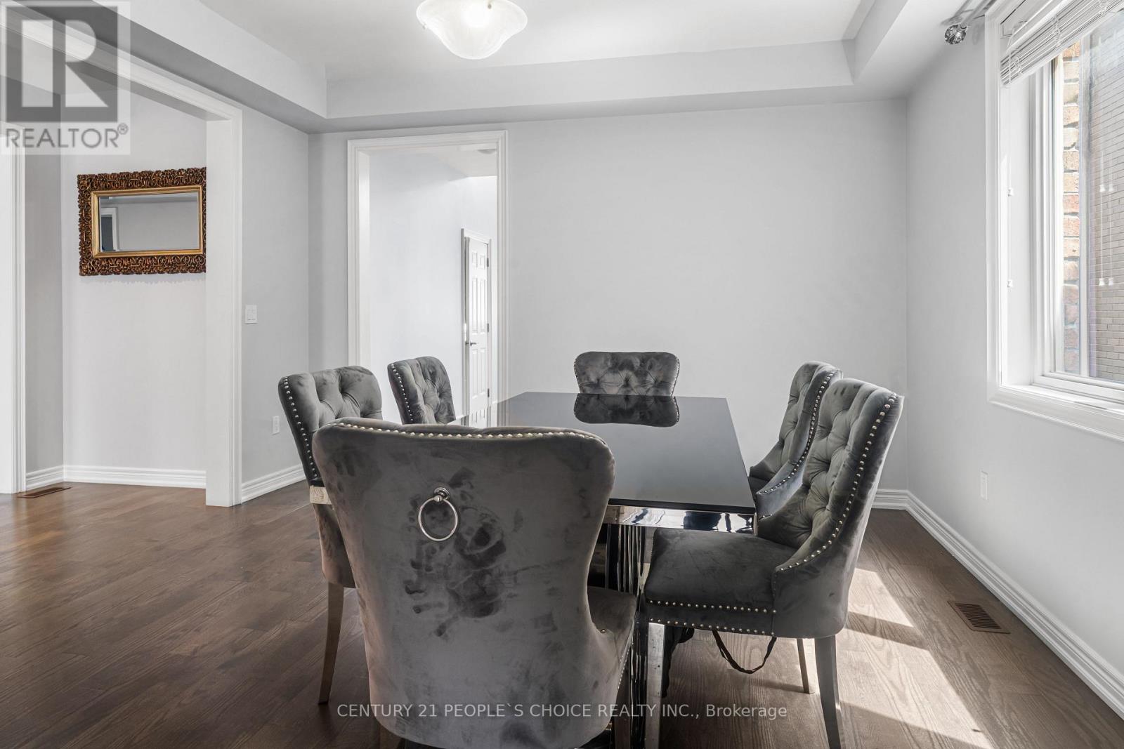 Photo 3 of 22 Gainsford Road, Brampton ON