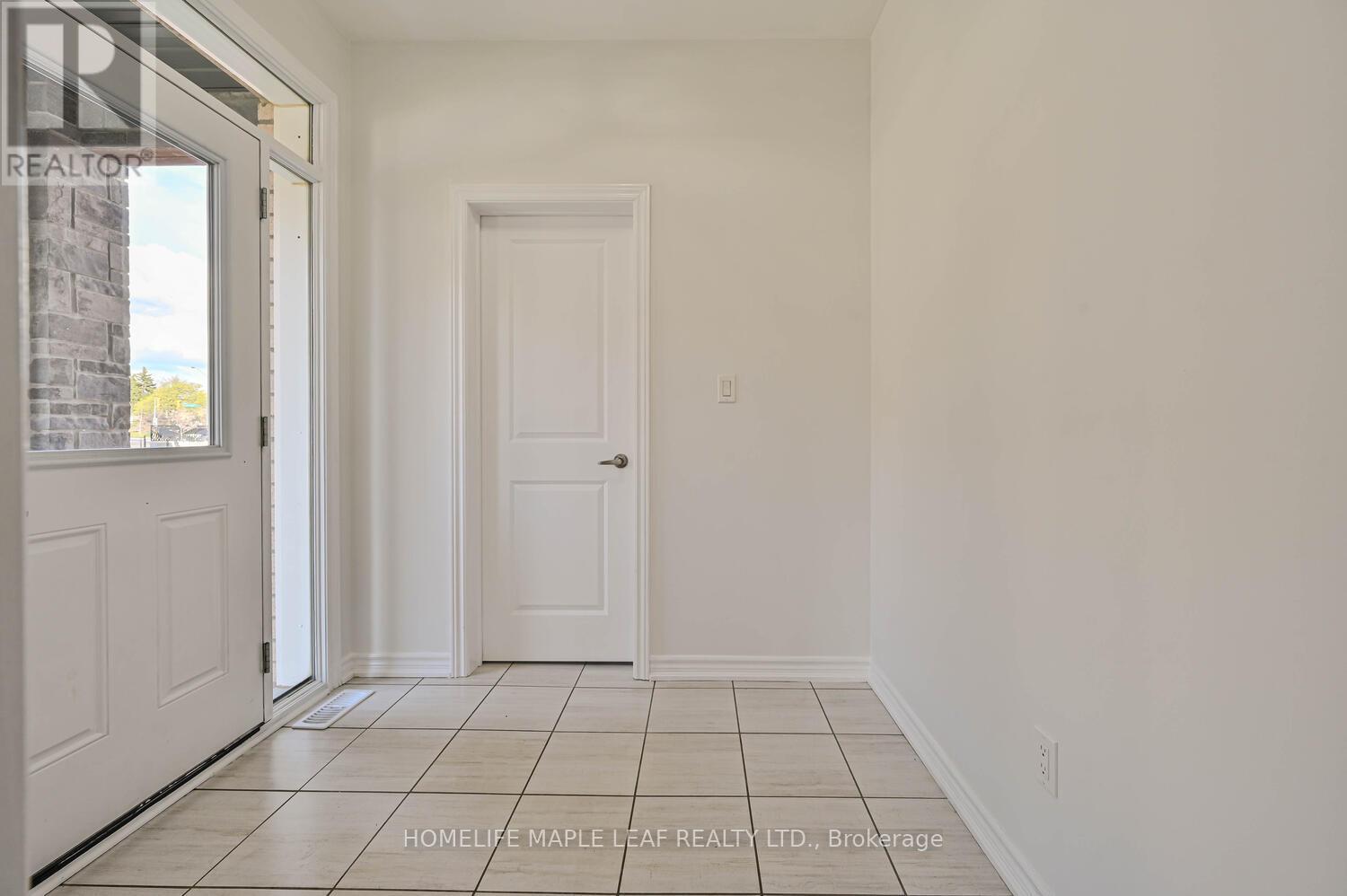 Photo 2 of 28 Gemma Place, Brampton ON