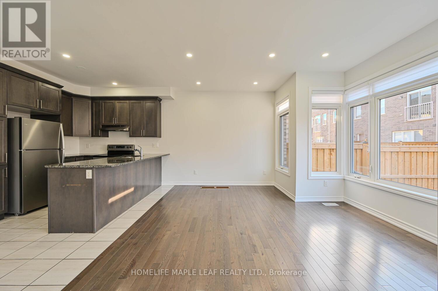 Photo 6 of 28 Gemma Place, Brampton ON