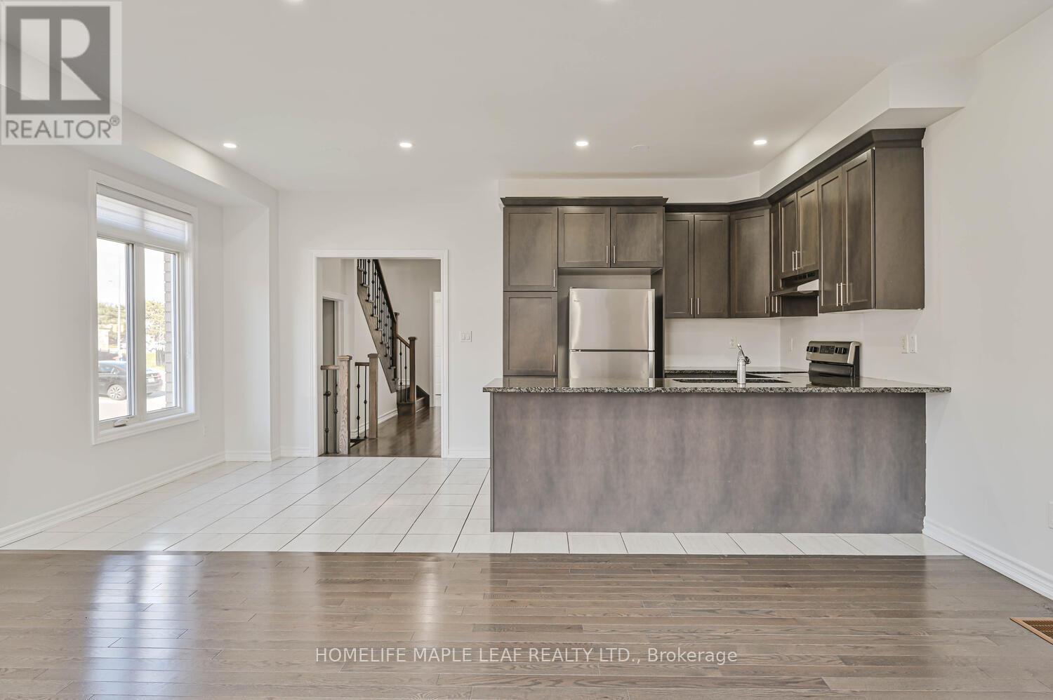 Photo 12 of 28 Gemma Place, Brampton ON