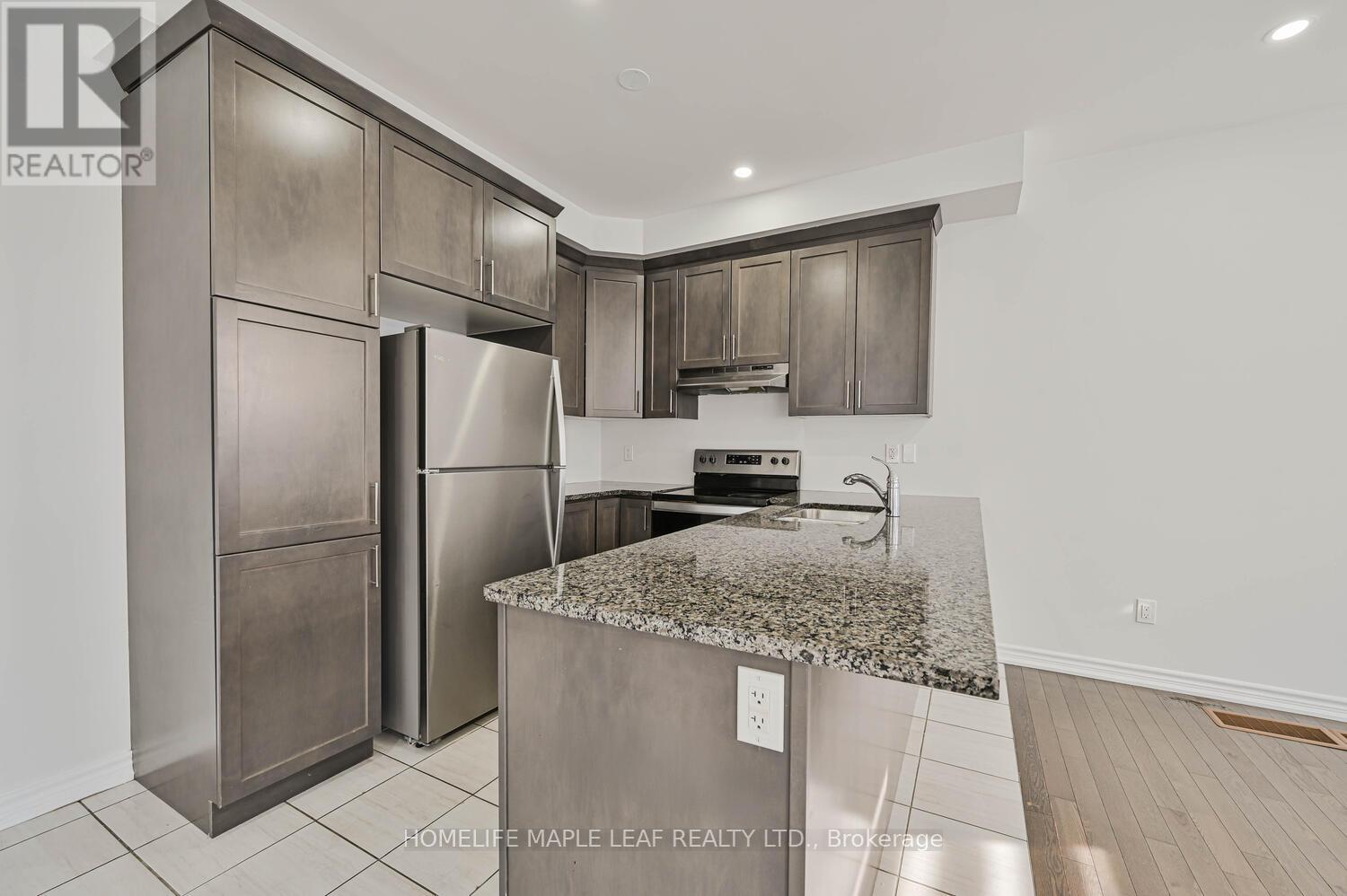 Photo 31 of 28 Gemma Place, Brampton ON