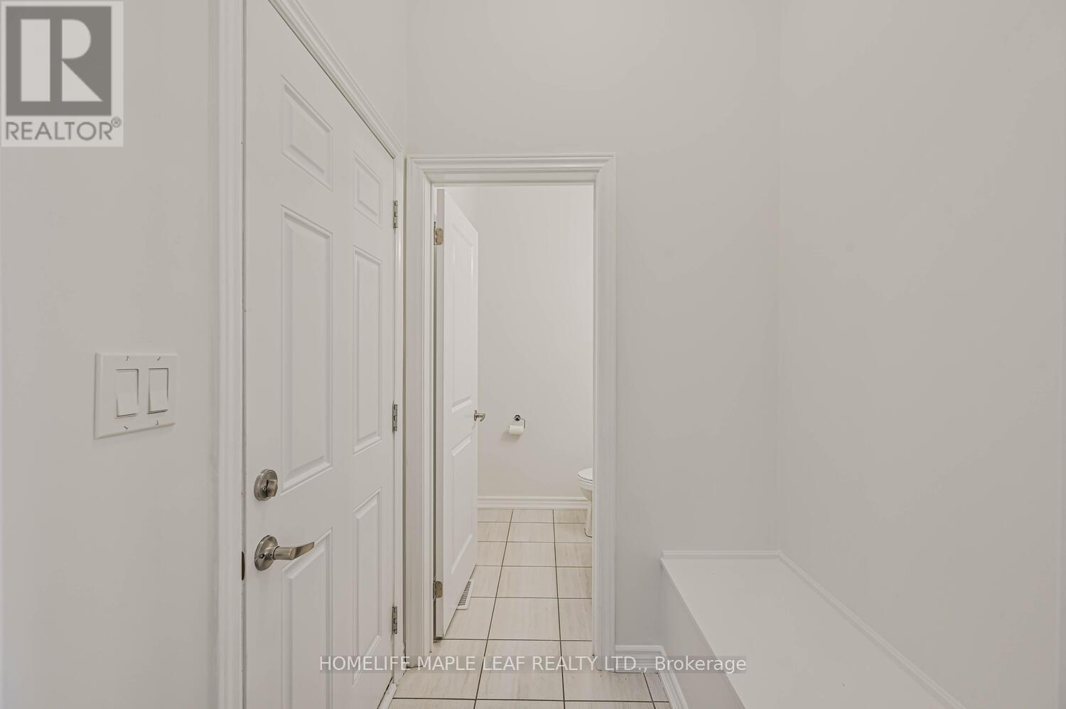 Photo 10 of 28 Gemma Place, Brampton ON