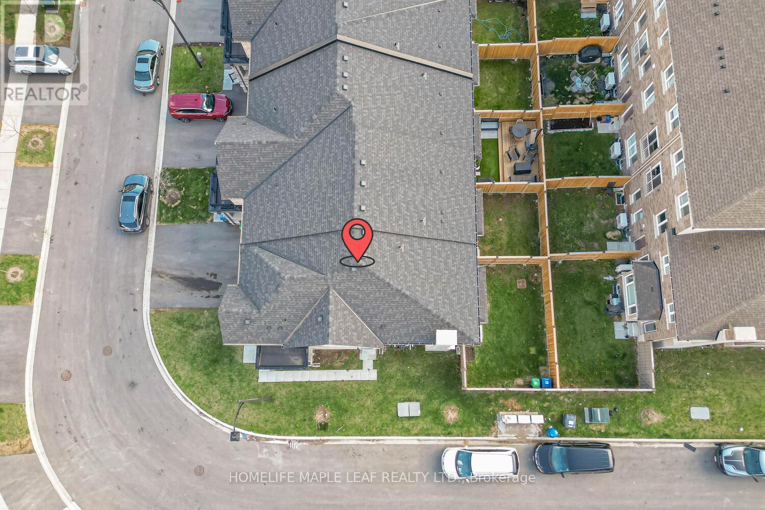 Photo 3 of 28 Gemma Place, Brampton ON