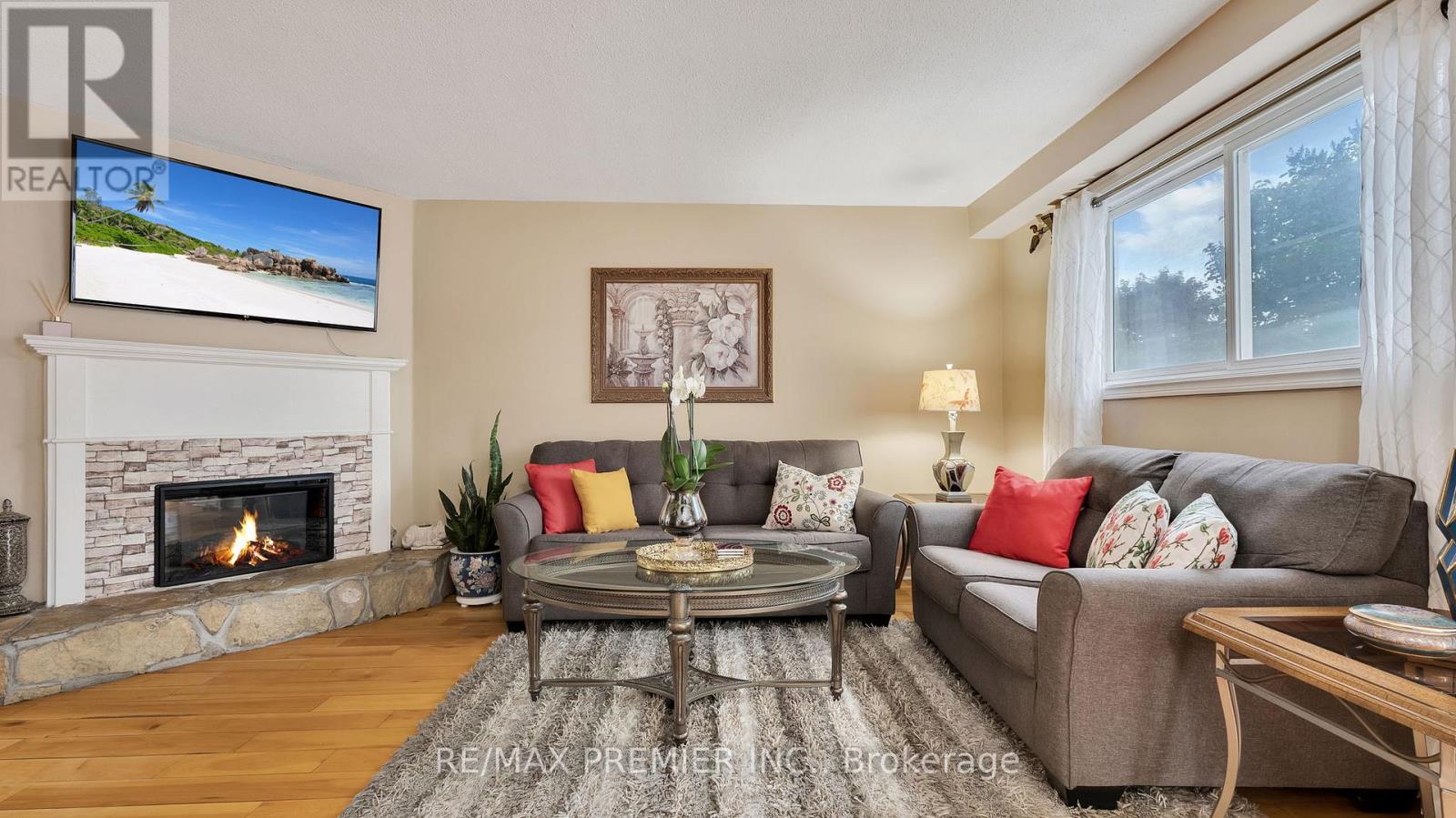 Photo 31 of 55 Loscombe Drive, Clarington ON