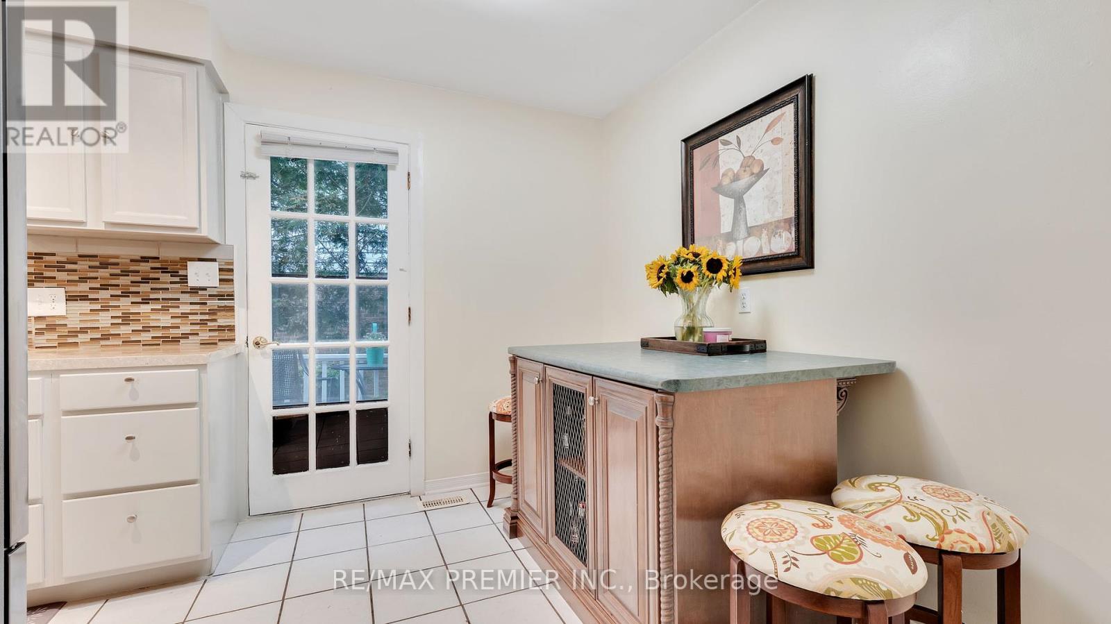 Photo 3 of 55 Loscombe Drive, Clarington ON