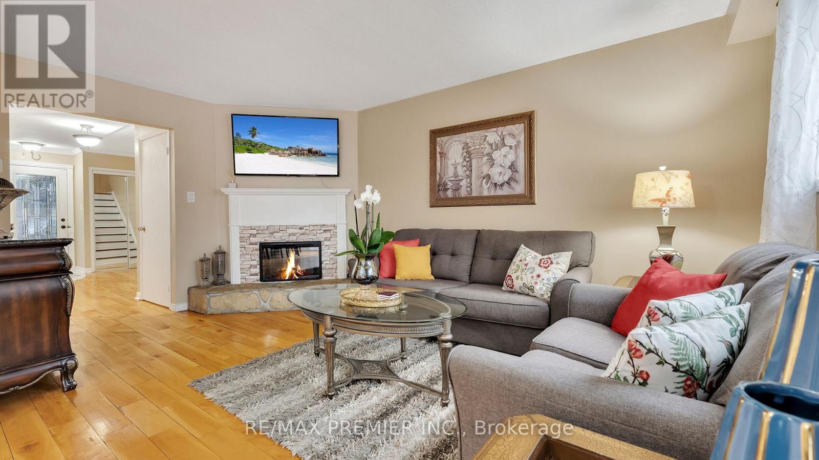 Photo 18 of 55 Loscombe Drive, Clarington ON