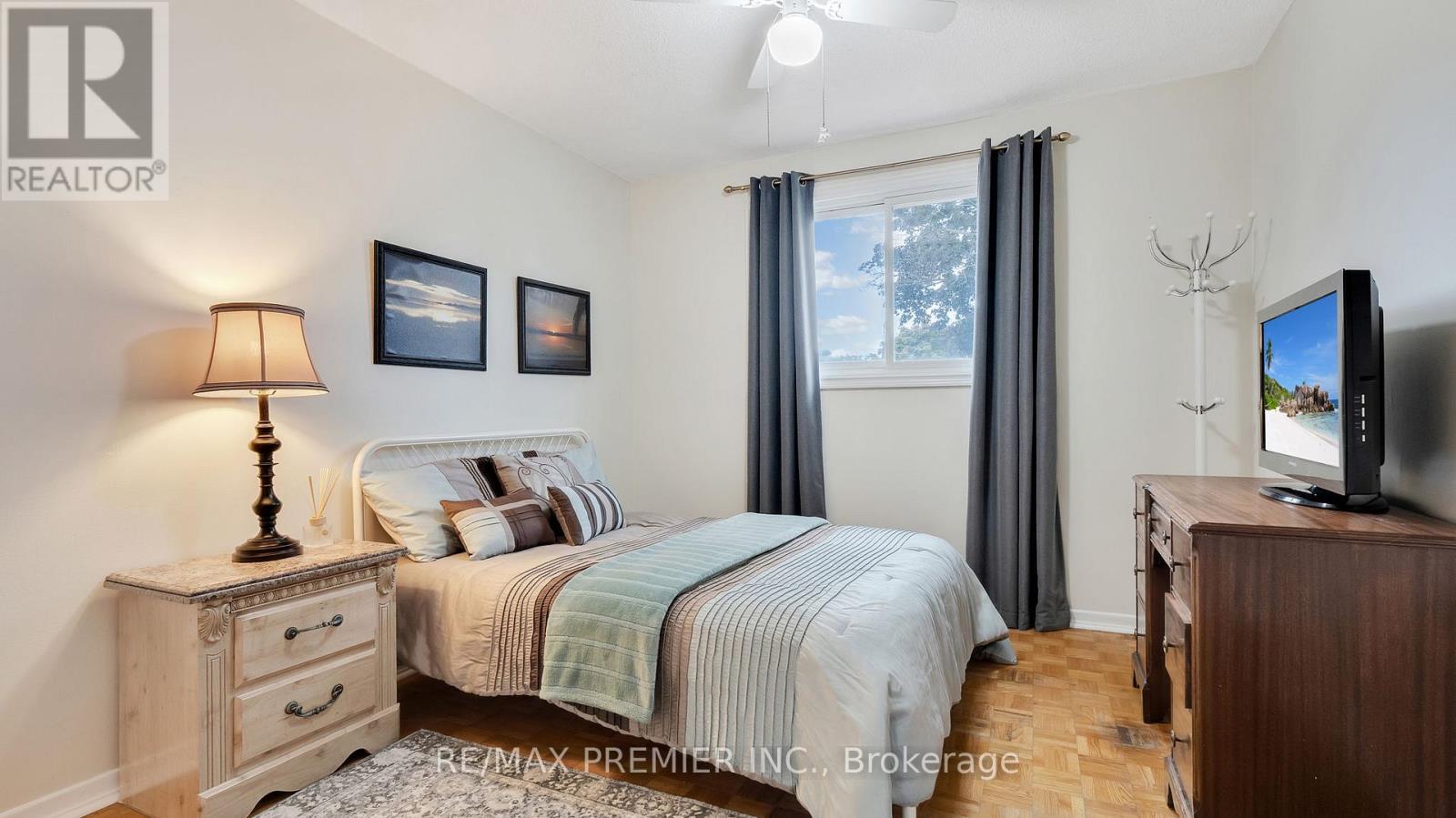 Photo 11 of 55 Loscombe Drive, Clarington ON