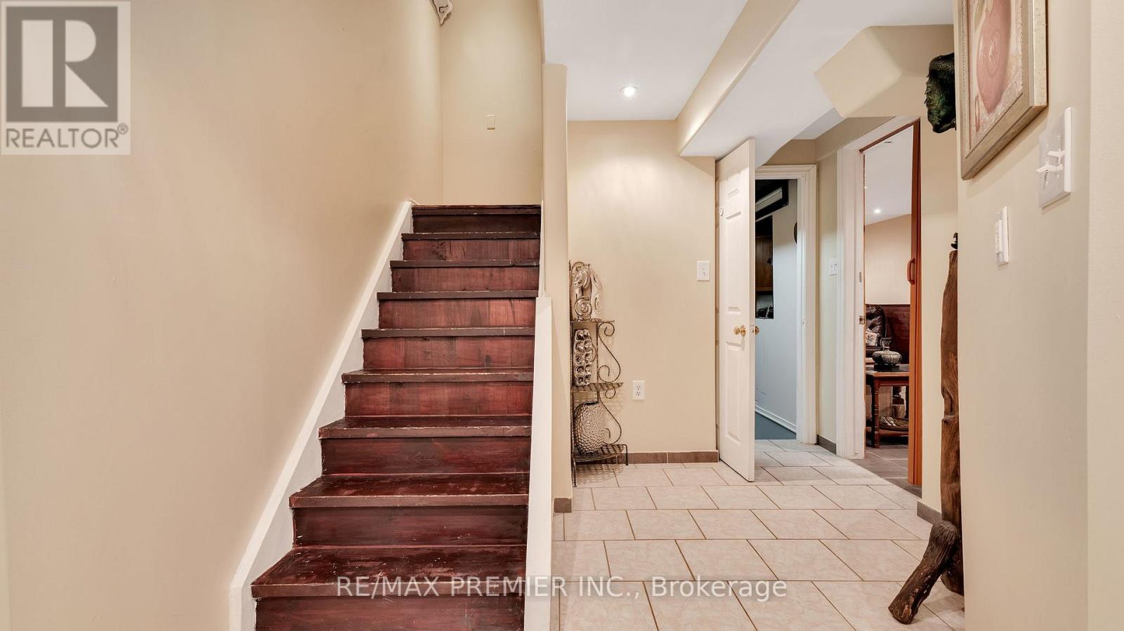 Photo 37 of 55 Loscombe Drive, Clarington ON
