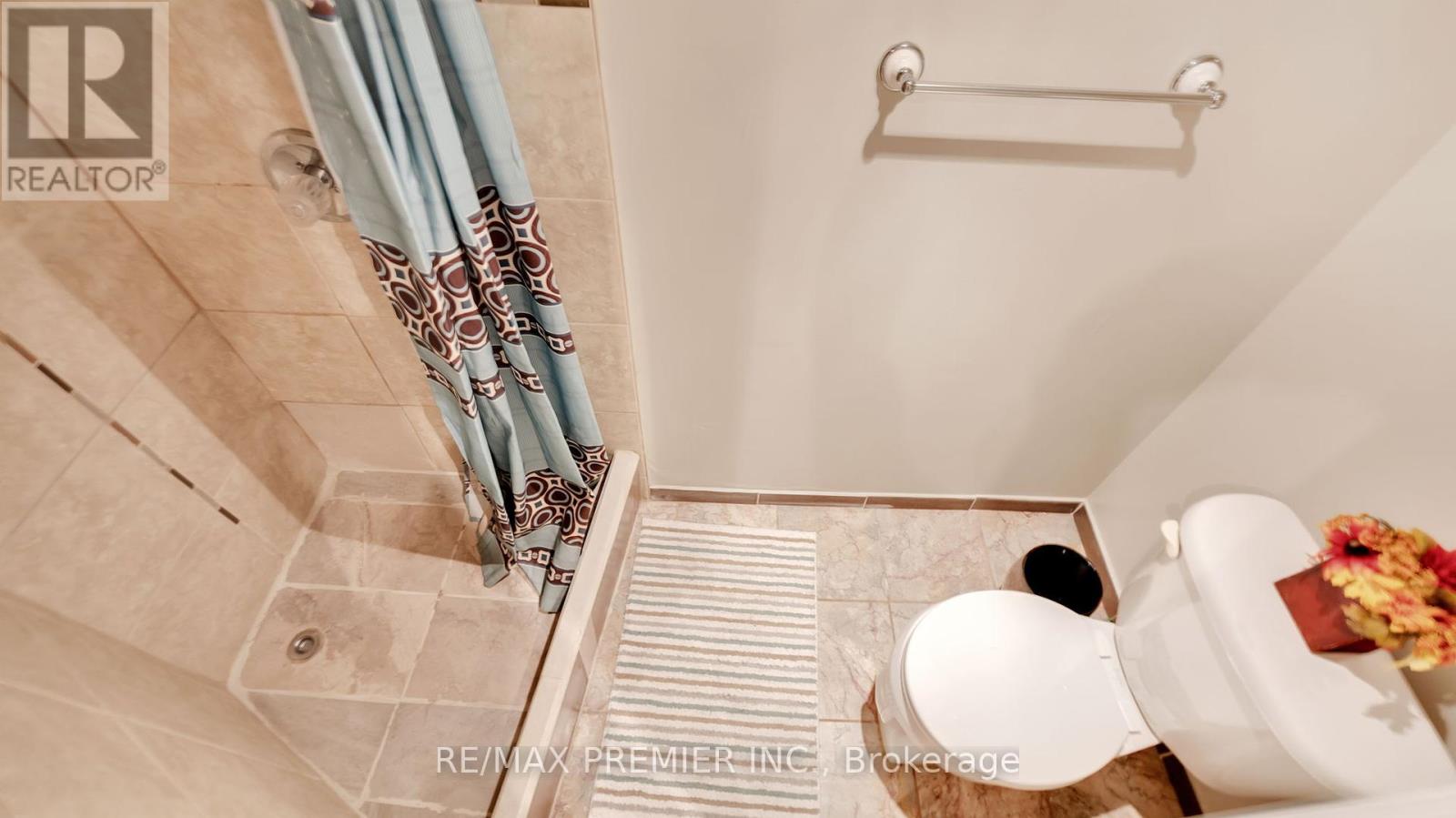 Photo 16 of 55 Loscombe Drive, Clarington ON