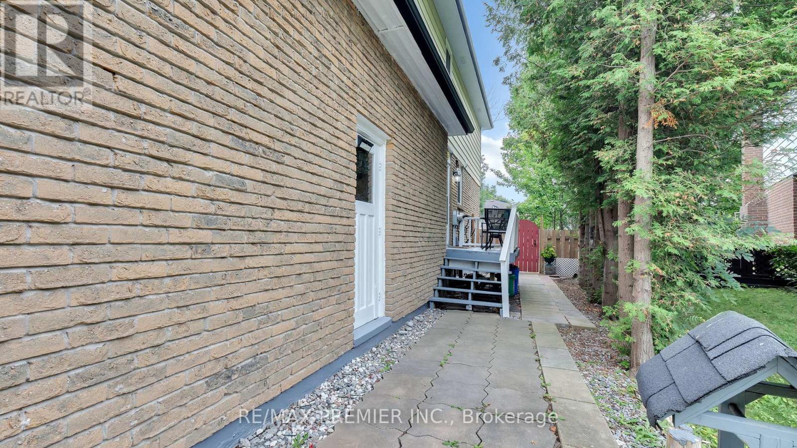 Photo 5 of 55 Loscombe Drive, Clarington ON
