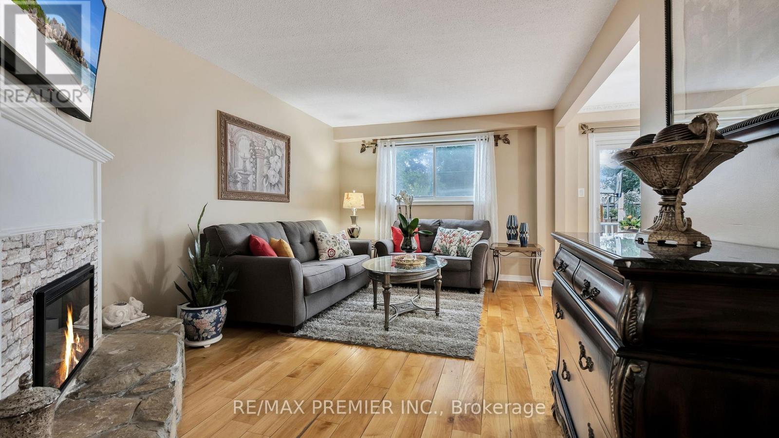 Photo 9 of 55 Loscombe Drive, Clarington ON