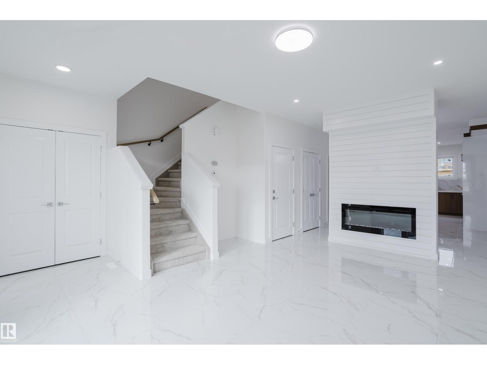 Photo 6 of 235 25 St Sw, Edmonton AB
