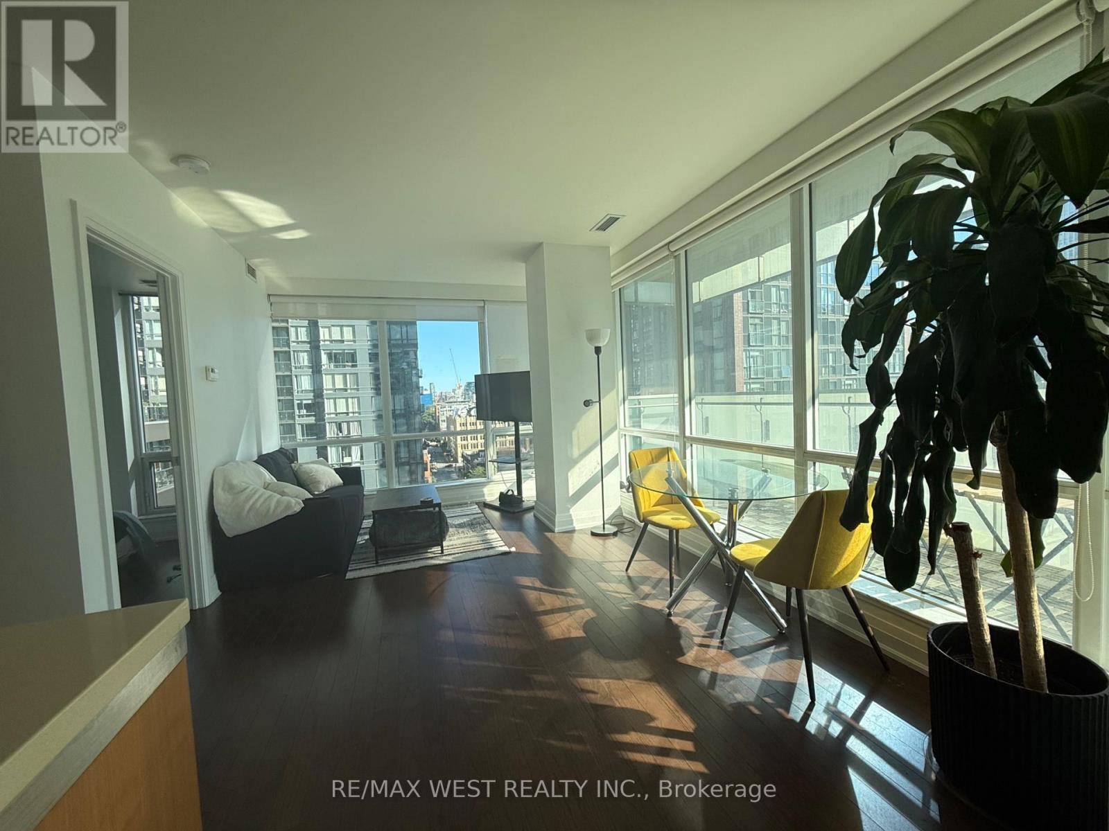 Photo 5 of 1209 80 John Street, Toronto ON