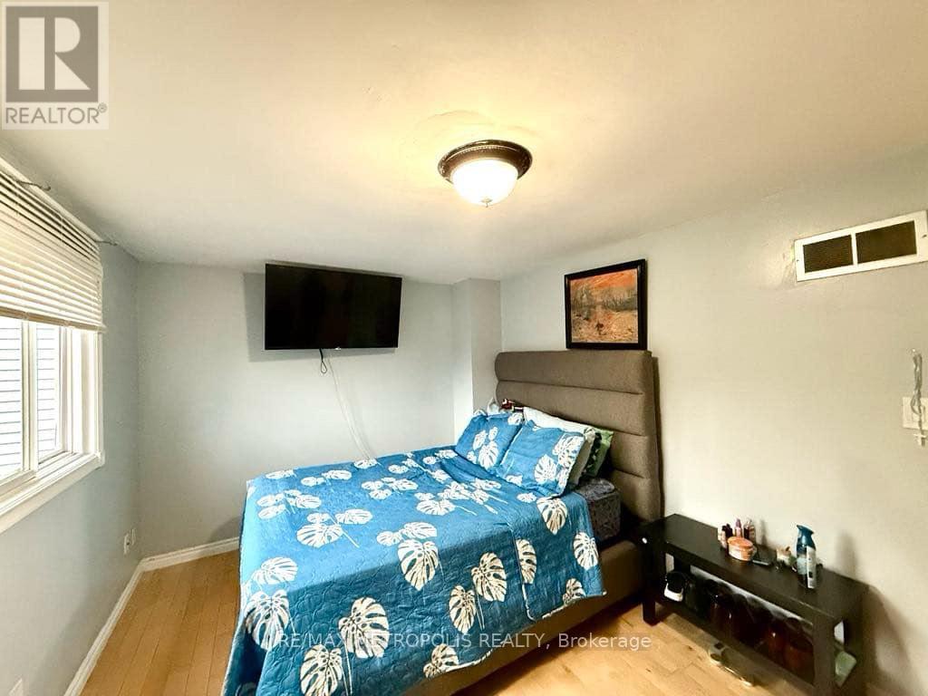 Photo 21 of 4 Shepmore Terrace, Toronto ON