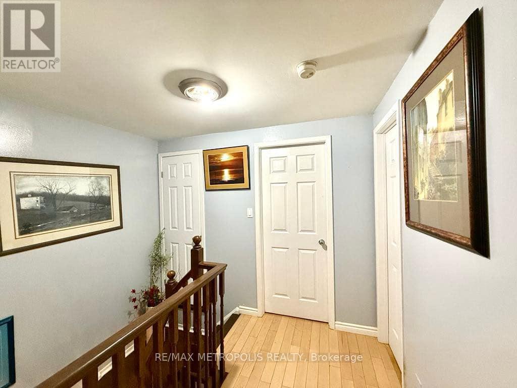 Photo 23 of 4 Shepmore Terrace, Toronto ON