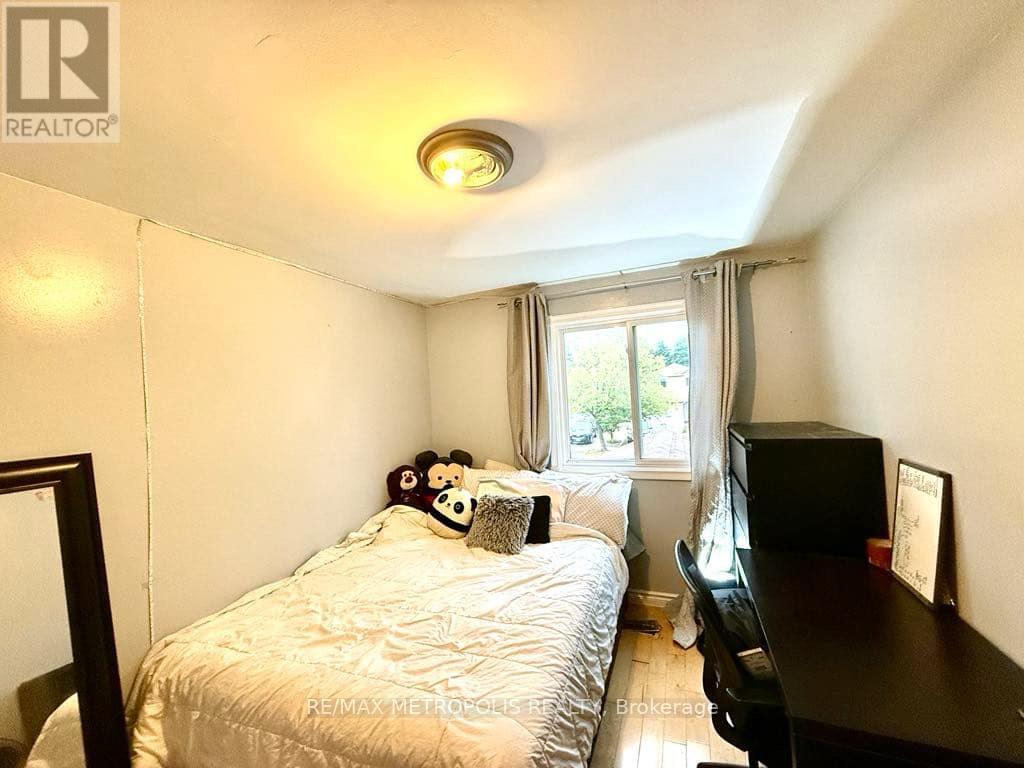 Photo 24 of 4 Shepmore Terrace, Toronto ON