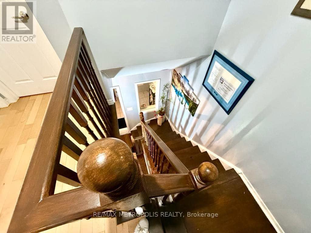 Photo 25 of 4 Shepmore Terrace, Toronto ON